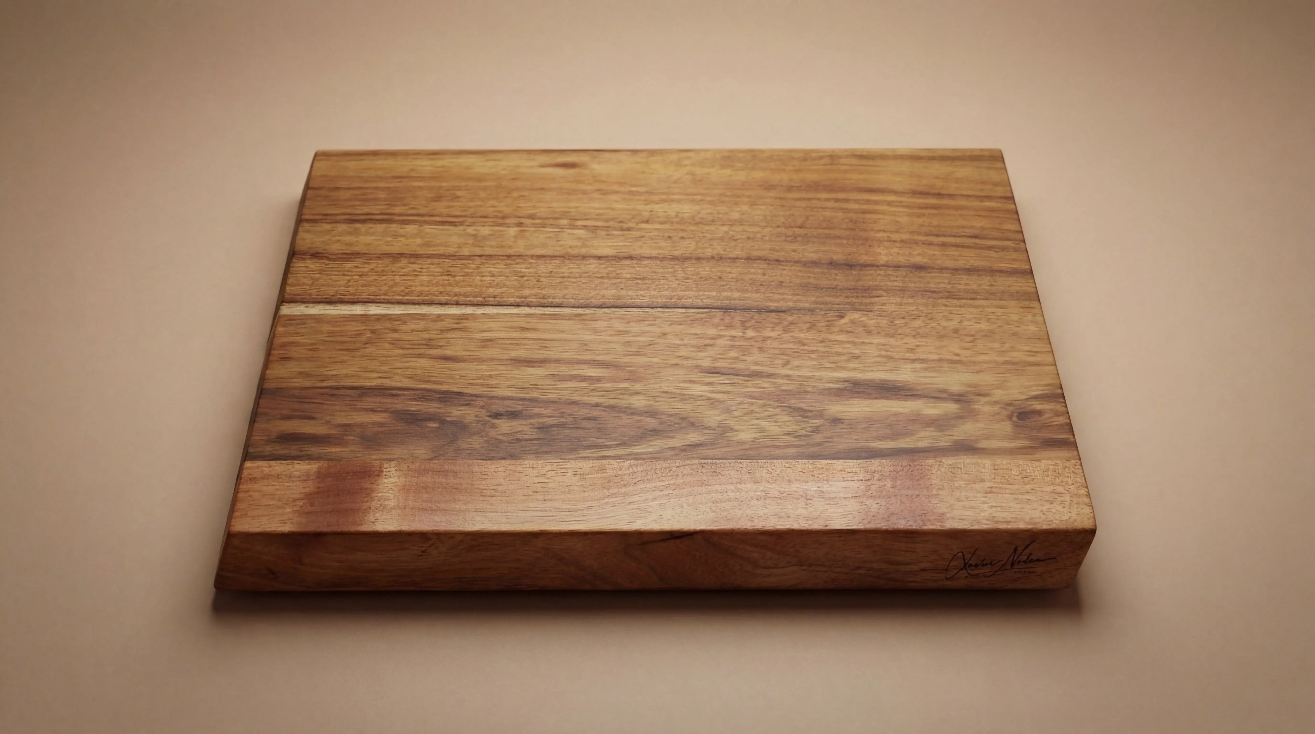 Plateau en bois d'acacia Xavier Nadau Designer