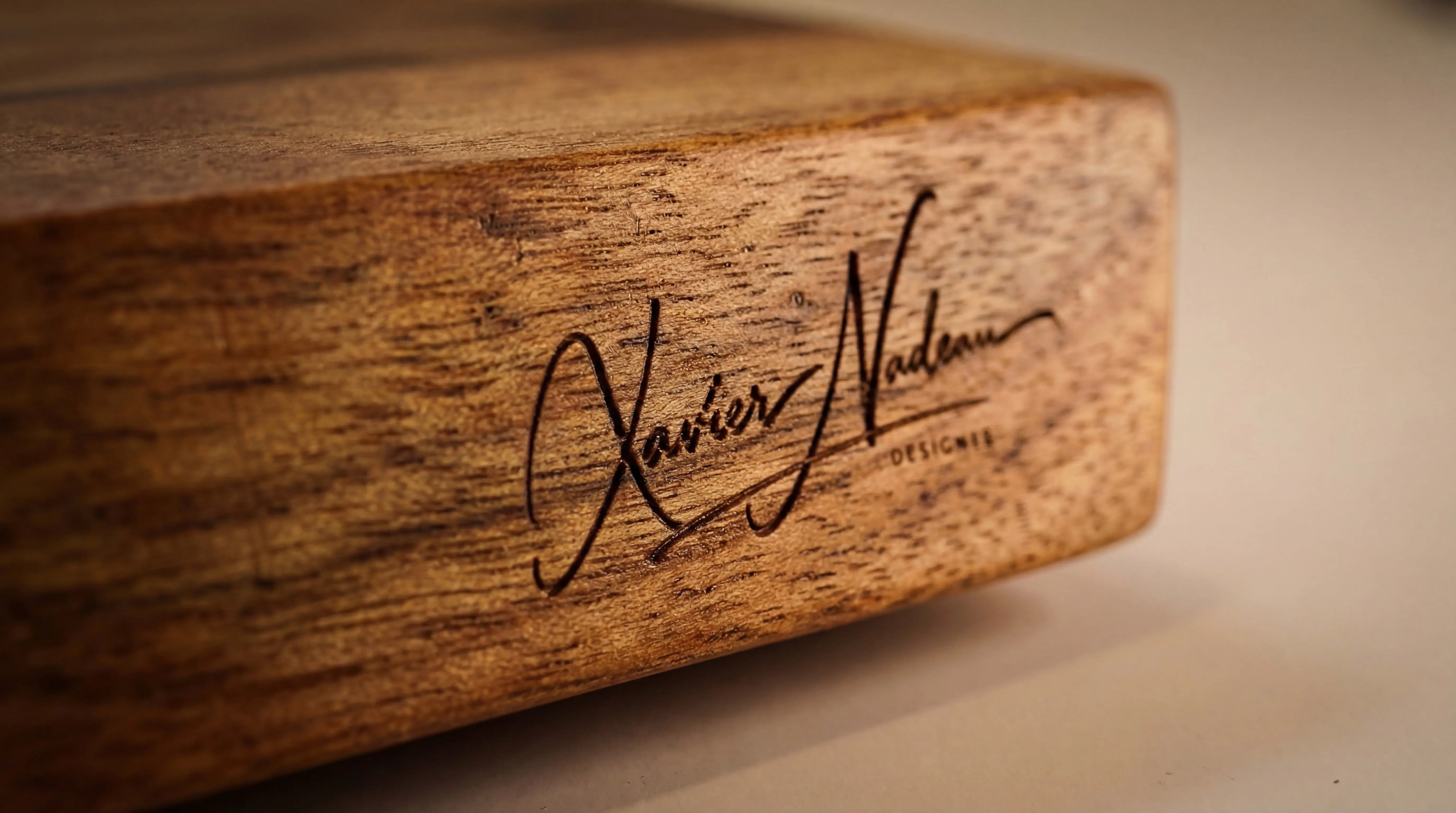 Plateau en bois d'acacia Xavier Nadau Designer